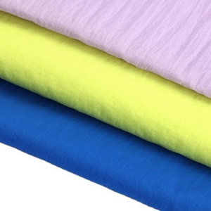 Tissu en taffetas de nylon froissé antimicrobien imperméable, anti UV pour tissu d'habillement de veste résistant au soleil