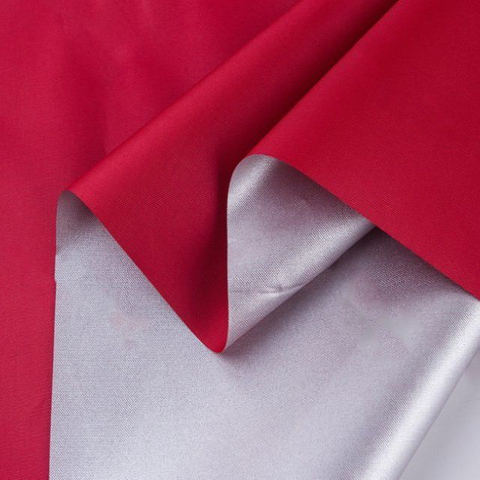 Tissu enduit argenté 50gsm de taffetas de polyester 190T imperméable pour la tente de parapluie