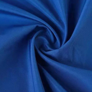 Le tissu Pongee 240T peut être utilisé dans la doublure du manteau de la veste en bas