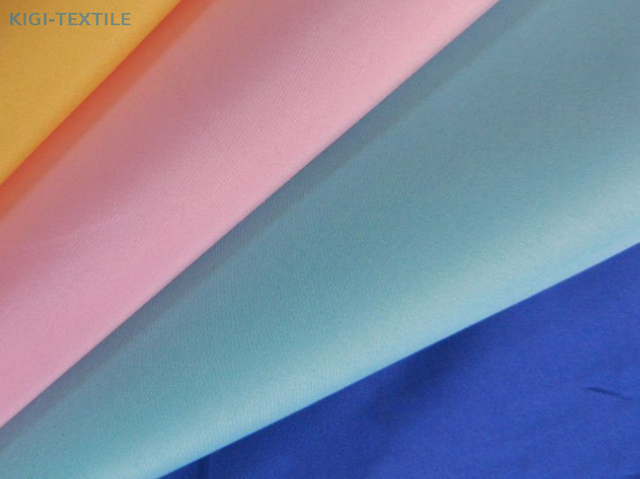 Vendre à chaud 100% recyclé Polyester 190T Pongee imperméable tissu solide en tissu d'ameublement tissu en ligne avec revêtement de film