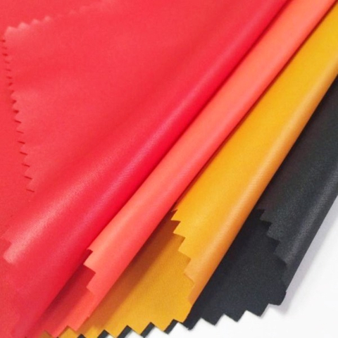 Tissu enduit réutilisé de pongé de polyester de 75D 240T pour des vestes 85gsm