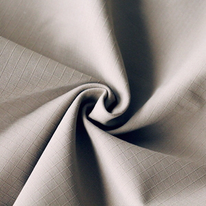 Tissu de 3 en 1 Softshell 75D vérifie 4 voies avec un tissu polaire en polaire softshell