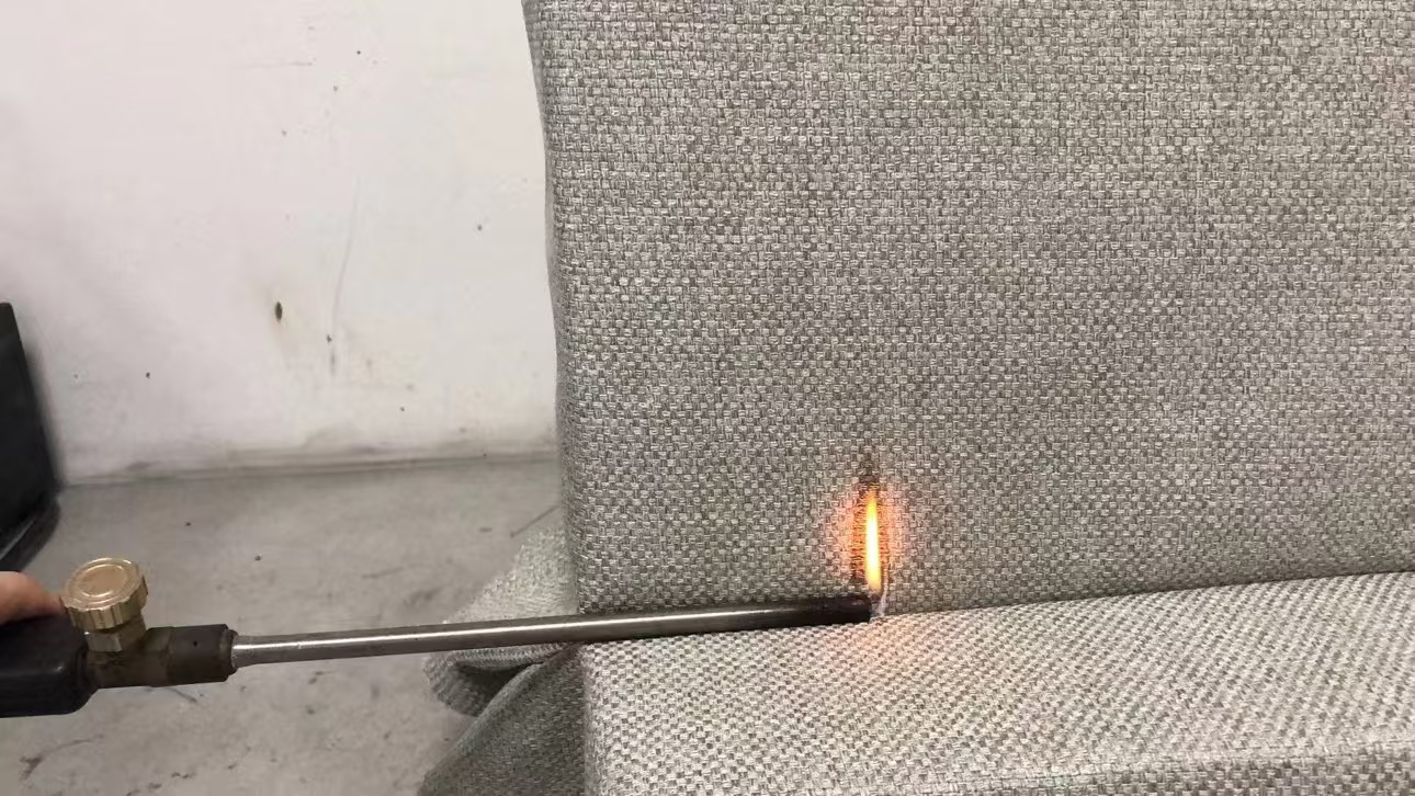 Test de flamme BS 5852 Crib 5 pour les mat&eacute;riaux de si&egrave;ges rembourr&eacute;s